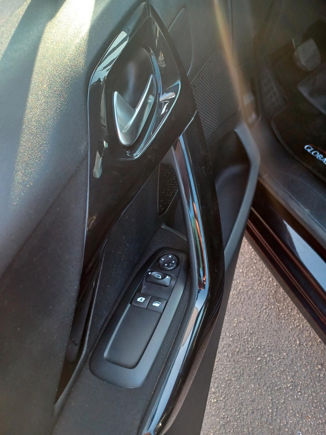 Peugeot 208 1.4 HDi 5 porte Anno 11/2014