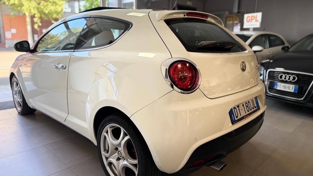 Alfa Romeo MiTo 1.6 JTDm 16V Distinctive Sport Pack