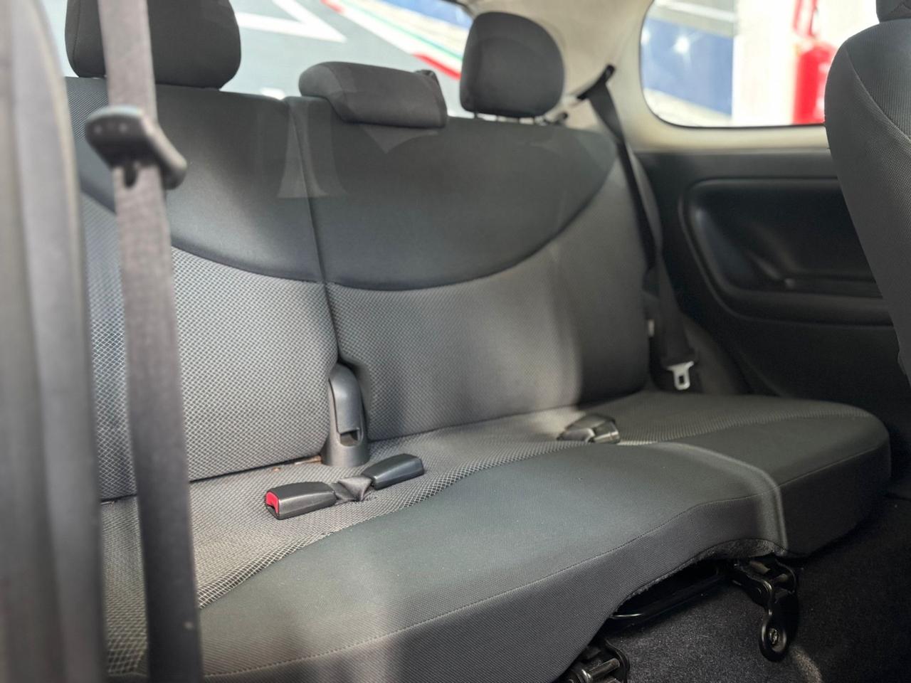 Toyota Yaris 1.0i 16V OK NEOPATENTATI