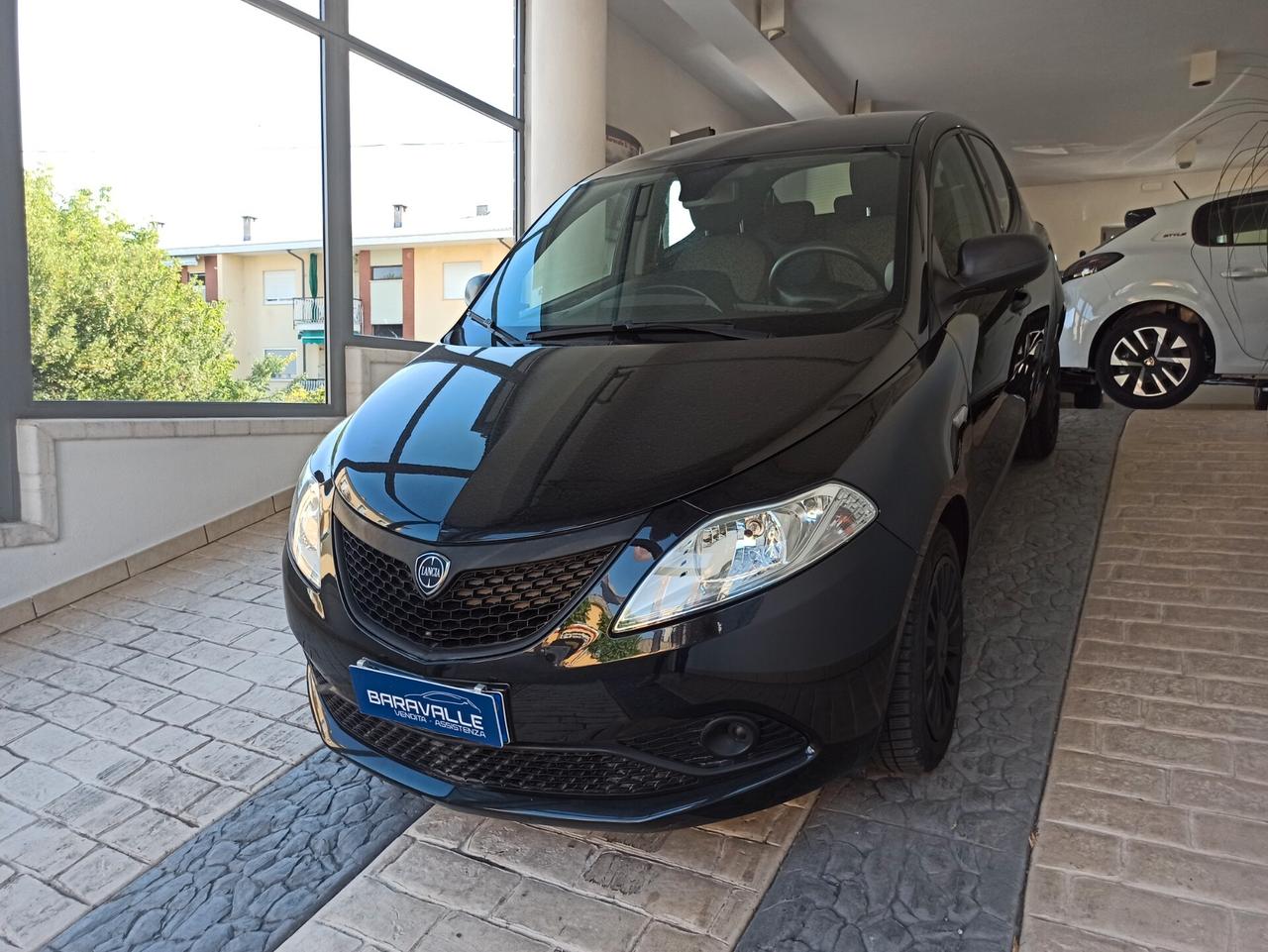 Lancia Ypsilon 1.0 FireFly 5 porte S&S Hybrid Ecochic Silver