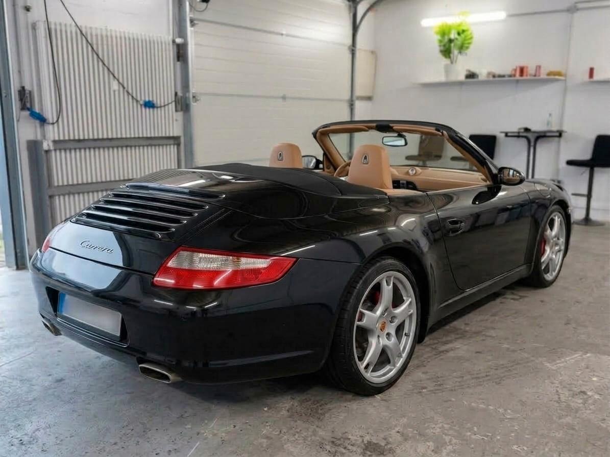 Porsche 911 Carrera Cabriolet