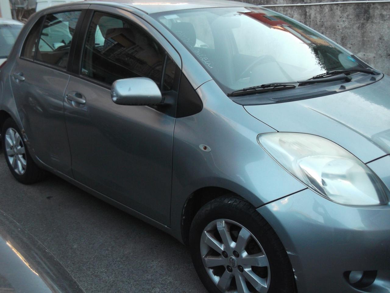 Toyota Yaris 1.0 5 porte Sol