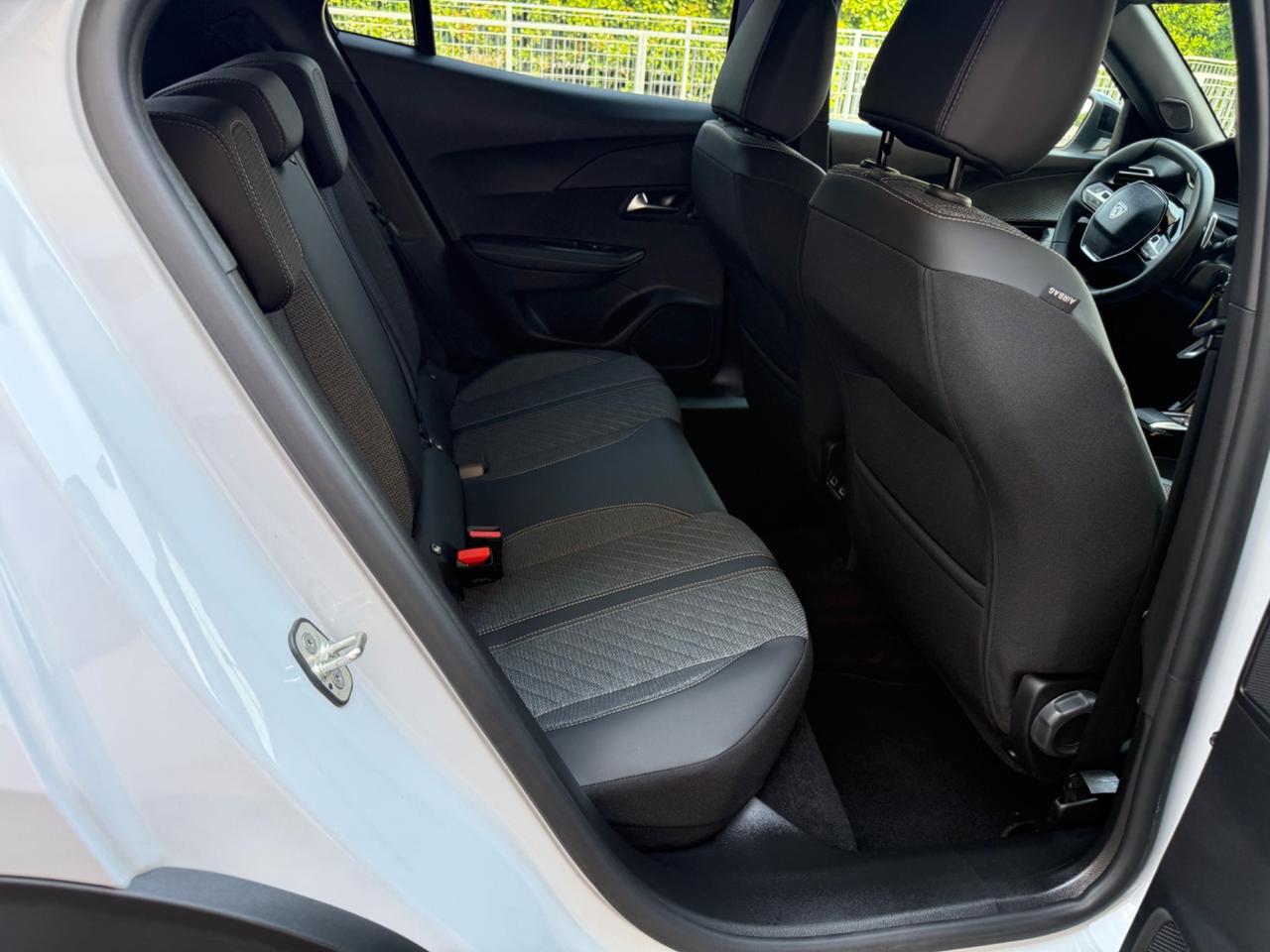 Peugeot 2008 Hybrid 145 e-DCS6 Allure …2025