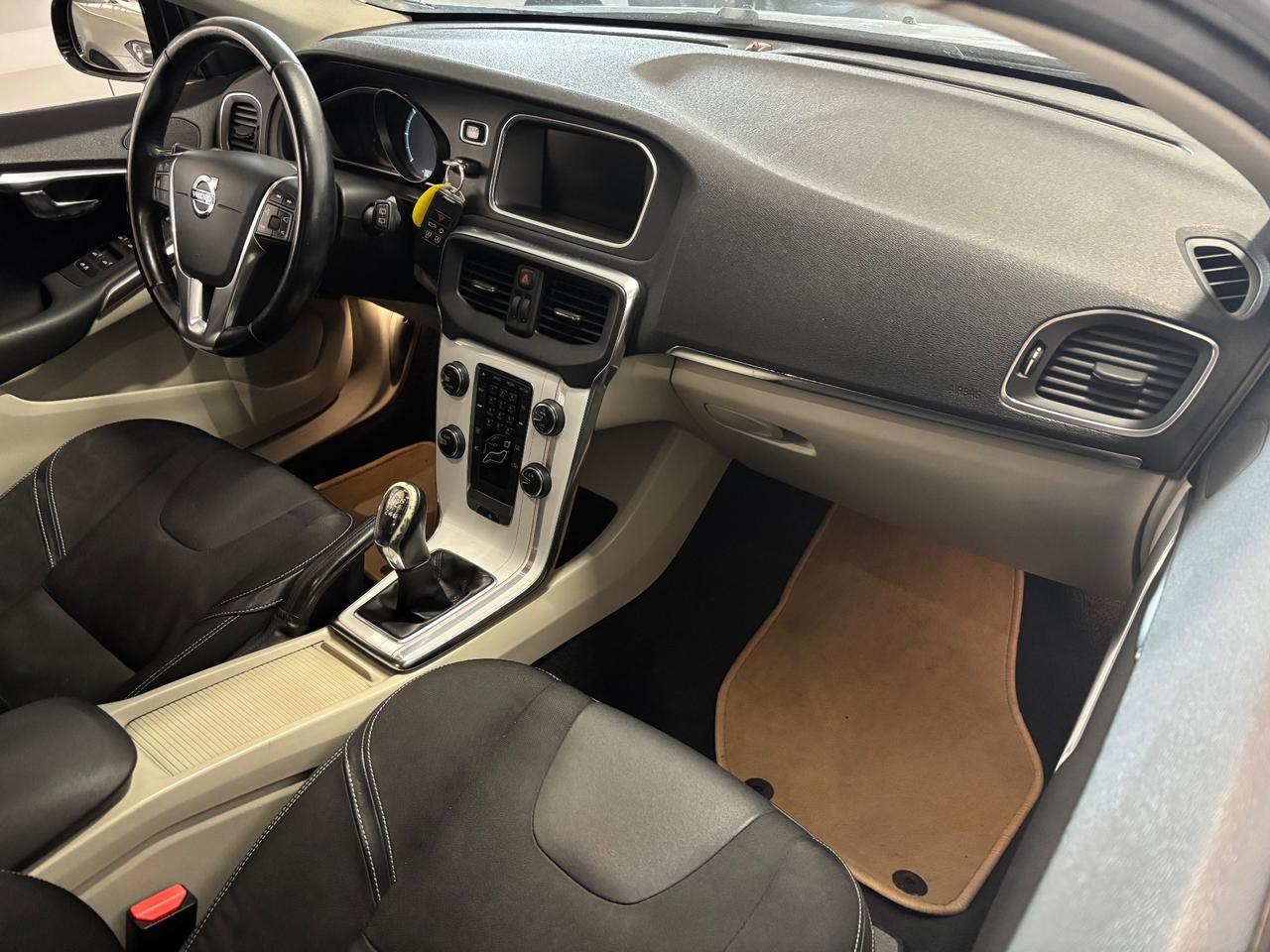 Volvo V40 D2 1.6 |INTERNI B-COLOR|TETTO|