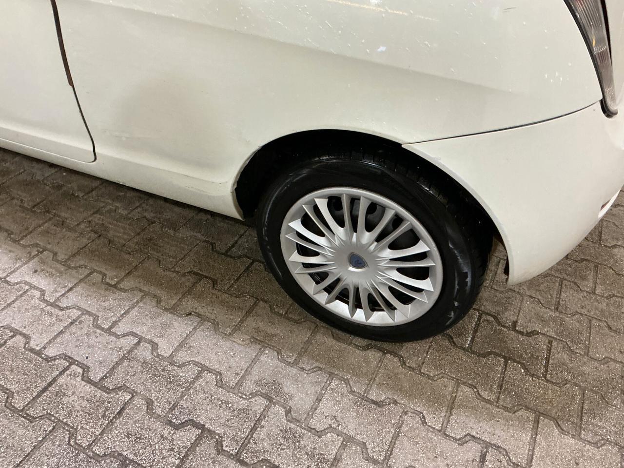 Lancia Ypsilon 1.2 Argento