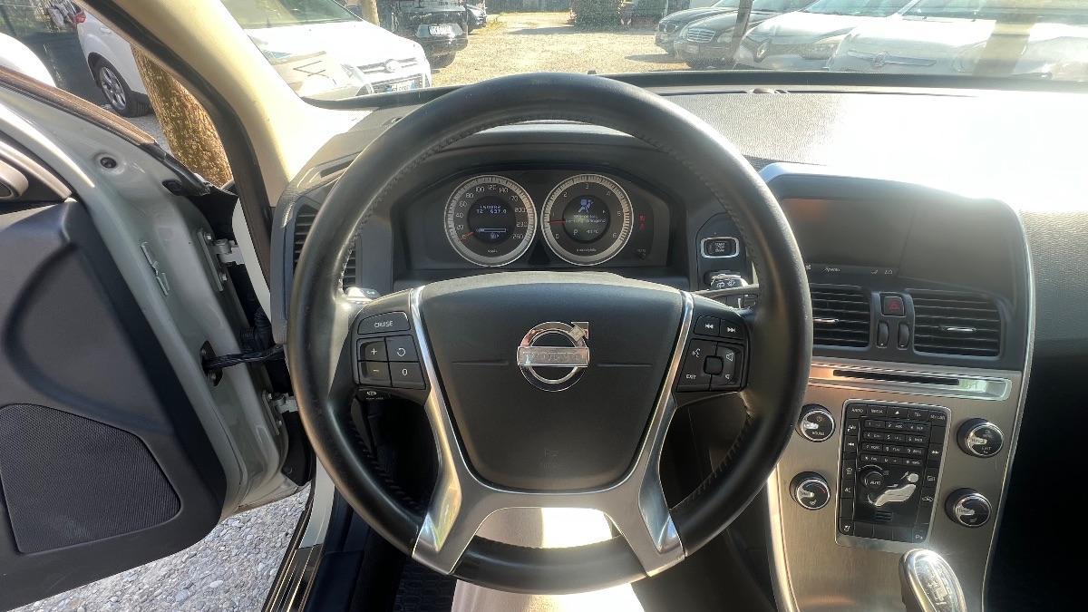 VOLVO - XC60 2.0 d4 Momentum 163cv geartronic