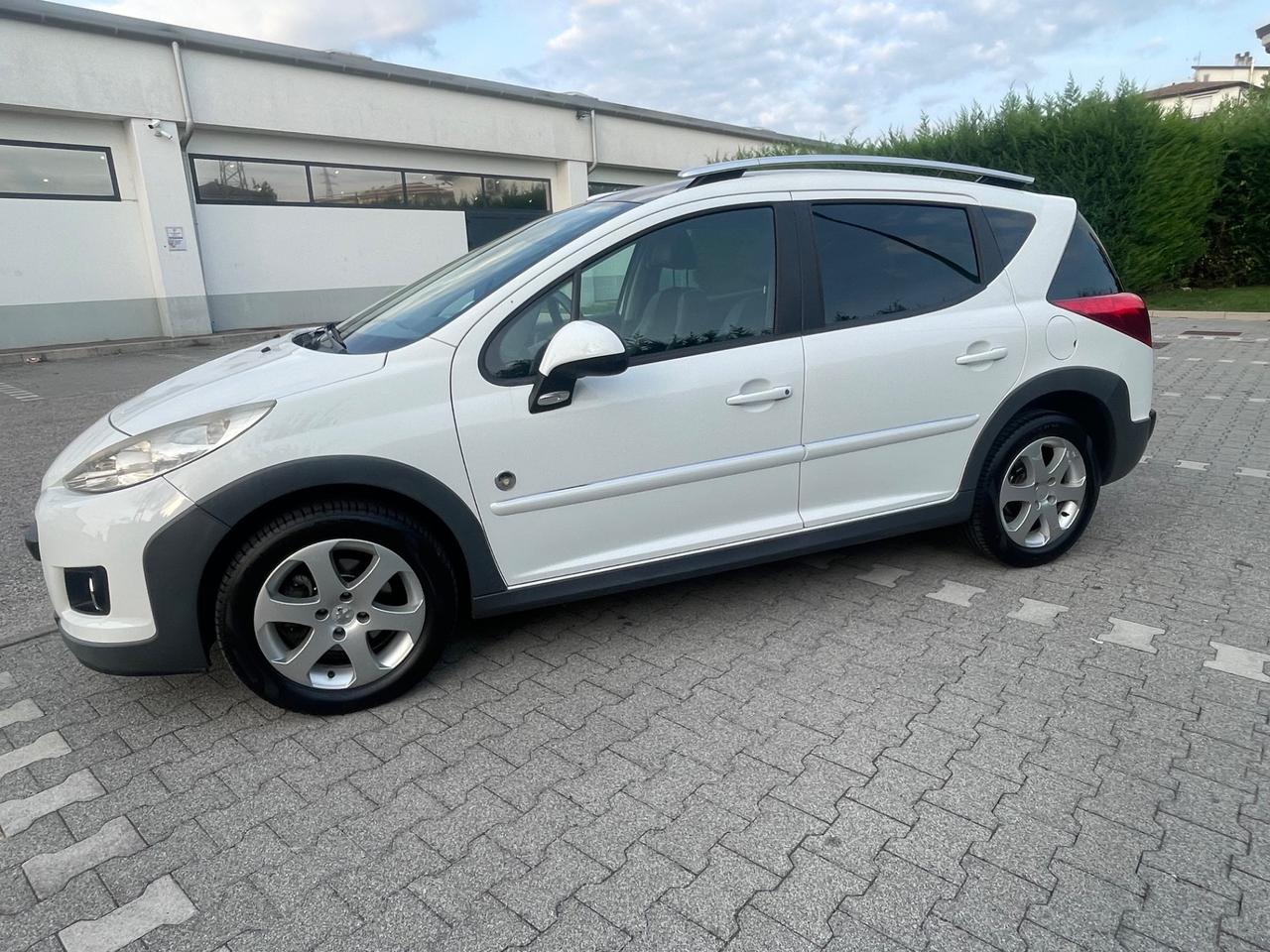 Peugeot 207 1.6 HDi SW Outdoor 2011 tetto perfetta