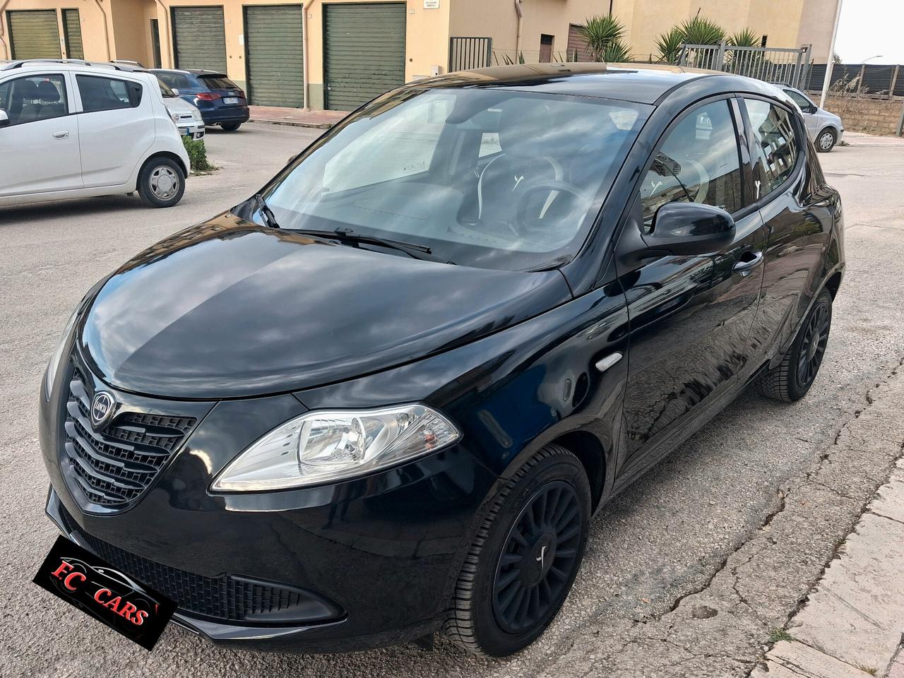 LANCIA YPSILON 1.2 BENZINA 69CVBLACK EDITION