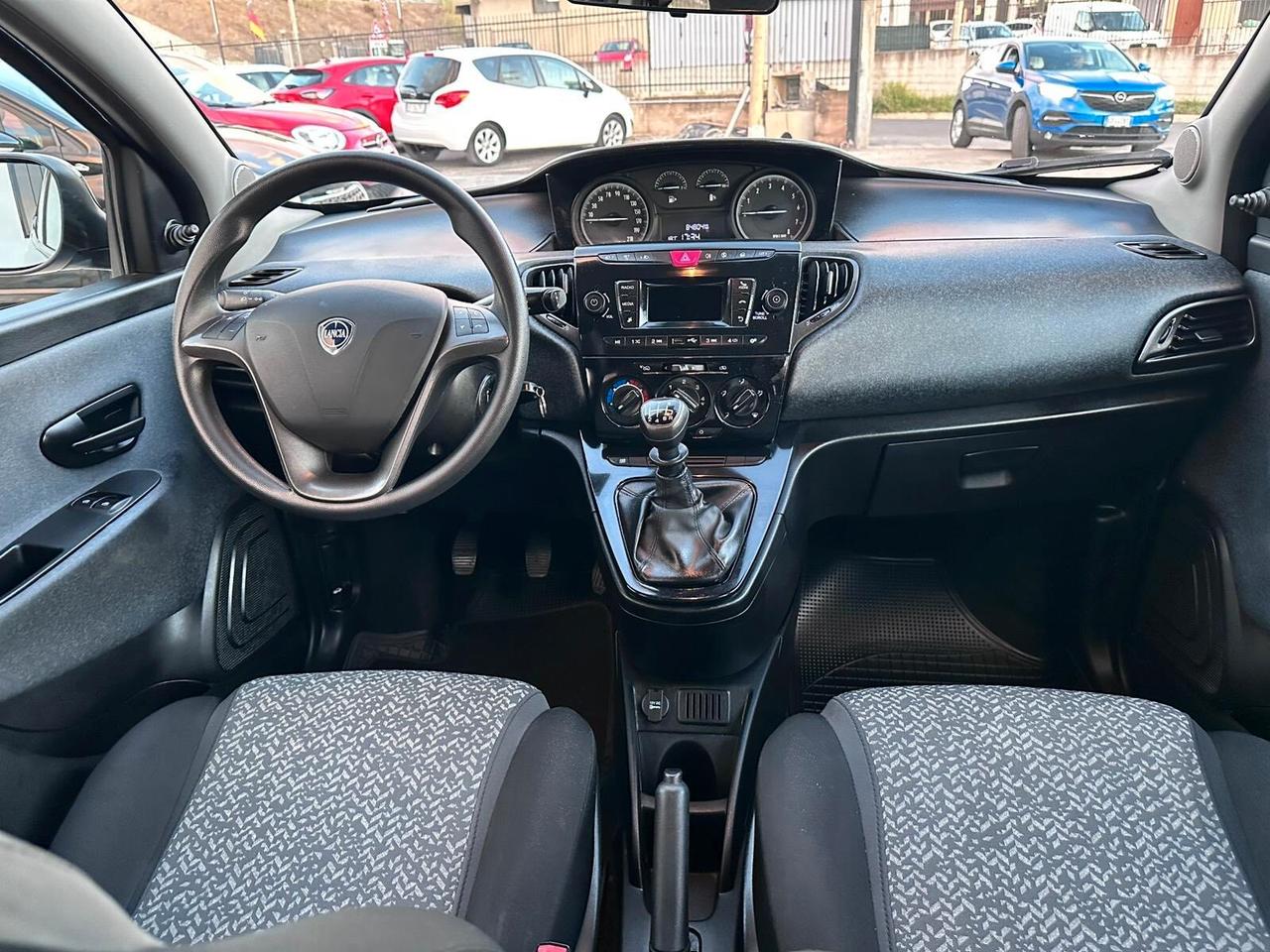 Lancia Ypsilon 1.0 FireFly 5 porte S&S Hybrid Ecochic Silver