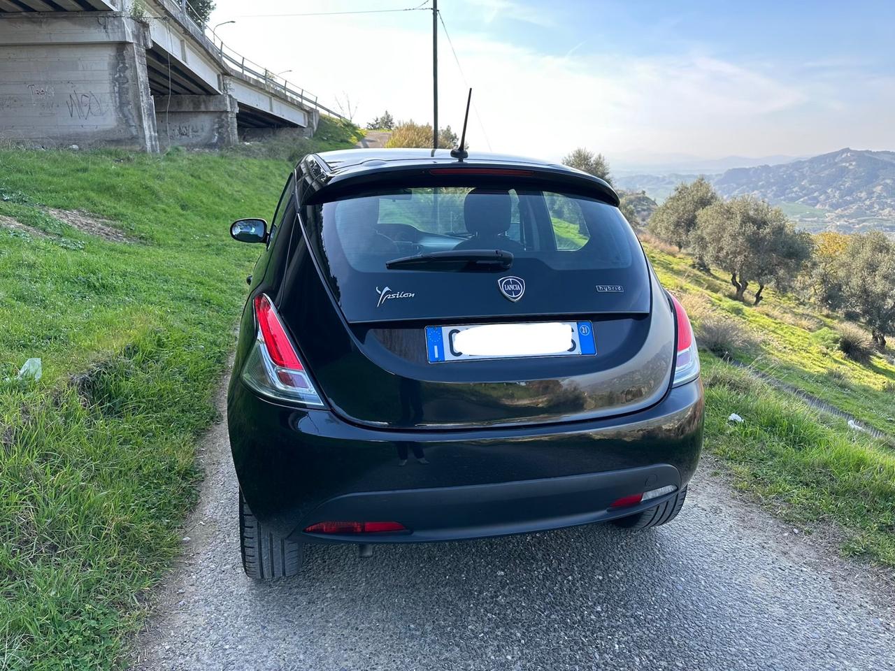 Lancia Ypsilon 1.0 FireFly 5 porte S&S Hybrid Ecochic Silver