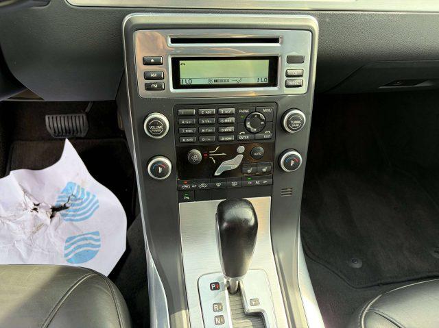 VOLVO V70 V70 III 2.0 d3 Summum geartronic E5