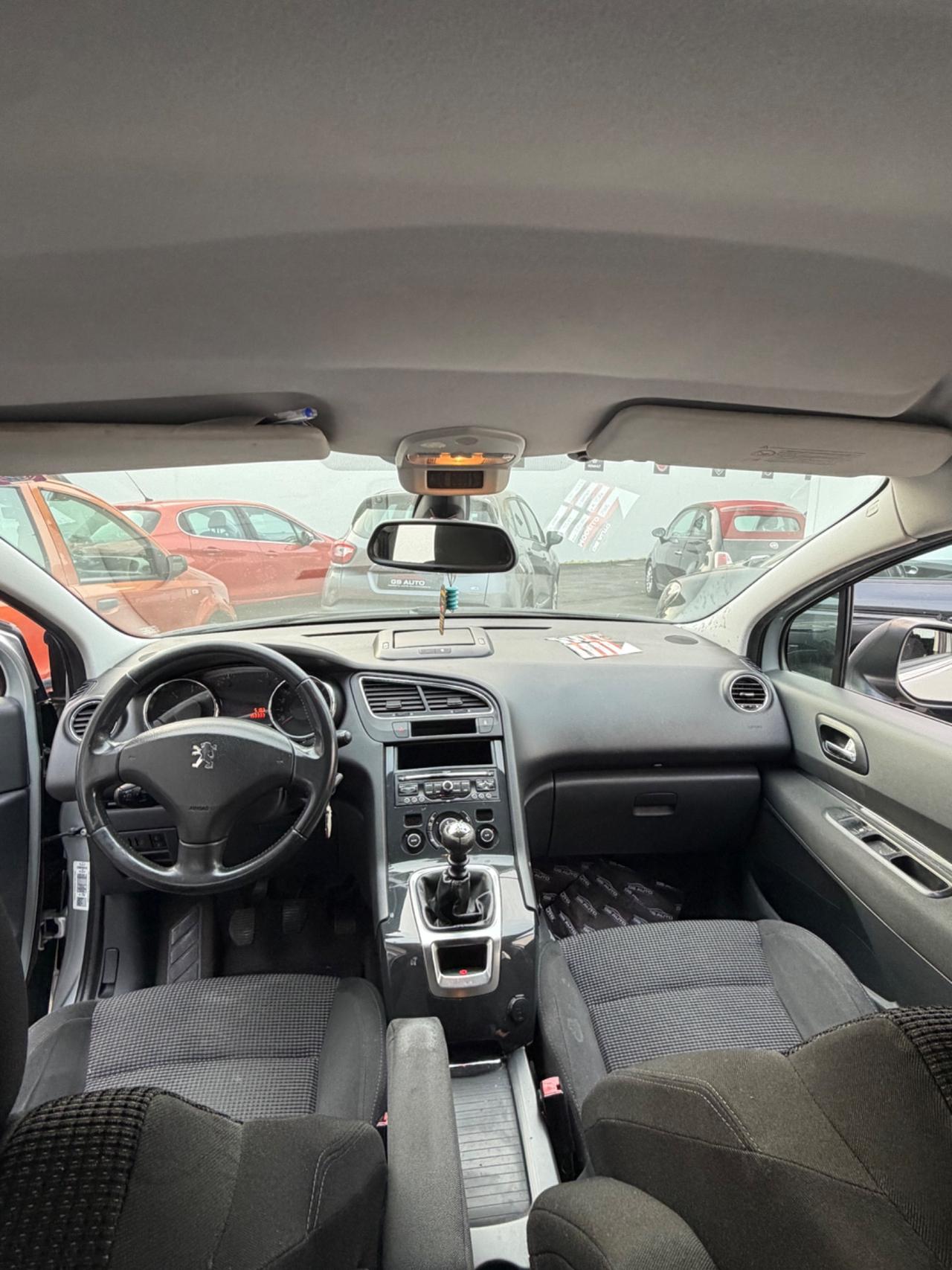 Peugeot 5008 1.6 HDi 112CV cambio robotizzato Féline