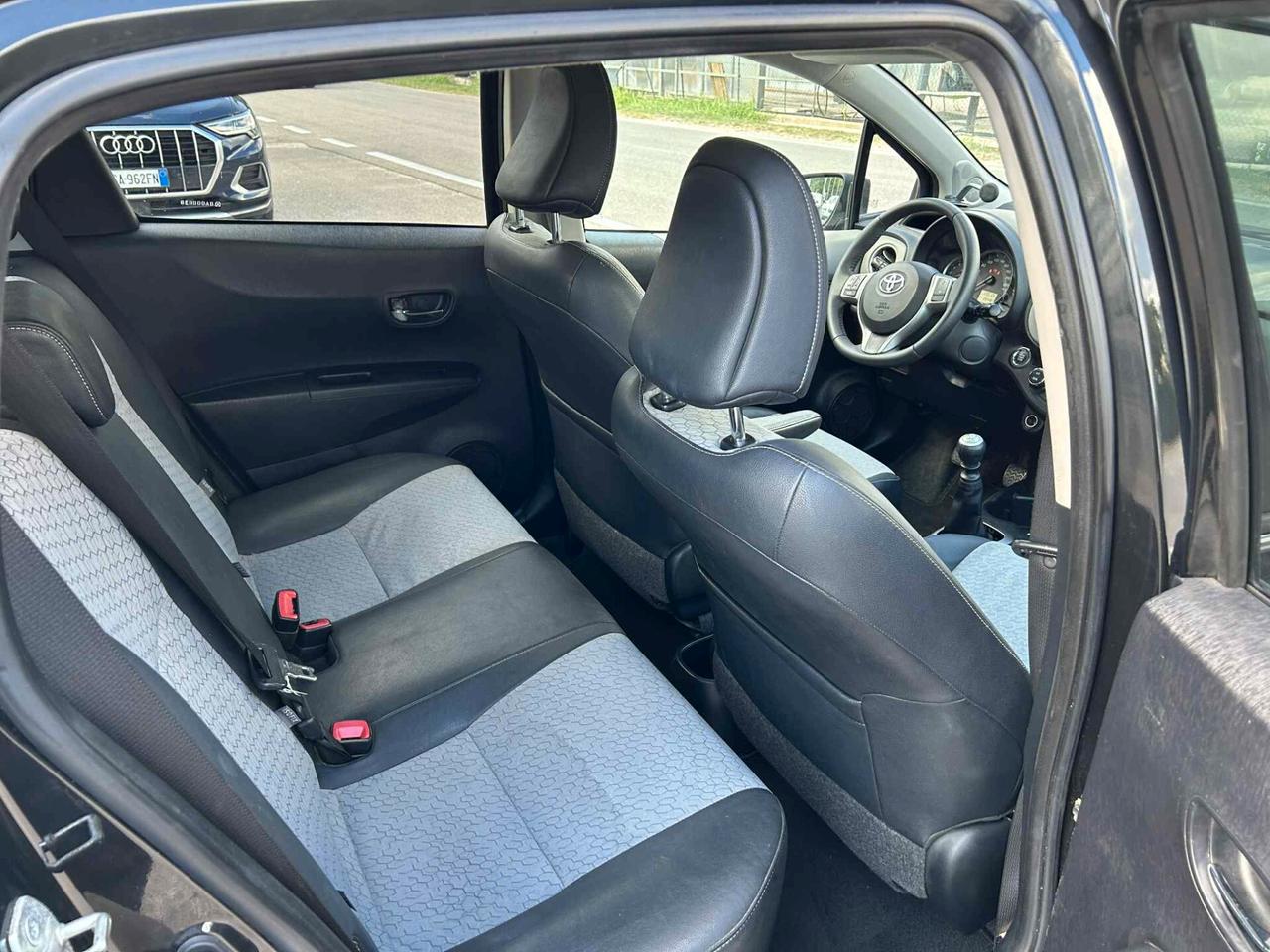 Toyota Yaris 1.4 D-4D 5 porte Lounge TETTO PANORAMICO FULL