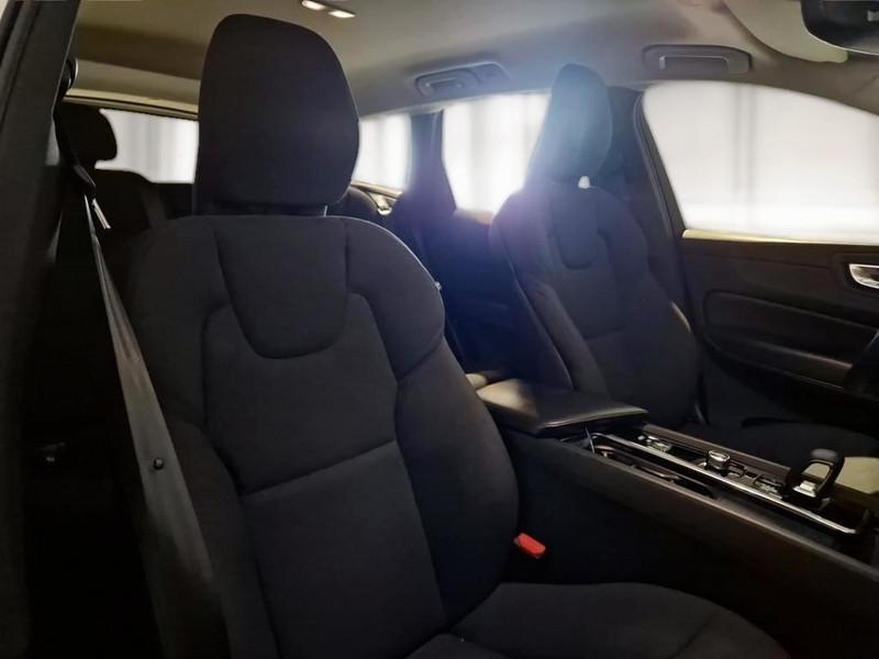 VOLVO XC60 B4 D automatico Momentum Pro
