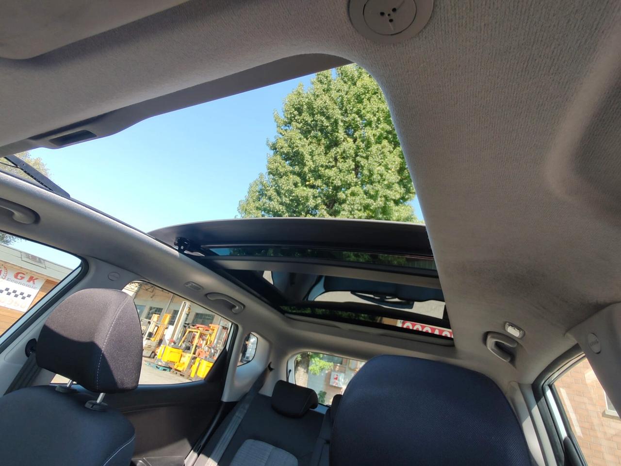 Kia Venga 1.4 CVVT Active, TETTO APRIBILE E FULL PANORAMICO, GARANZIA L.12 MESI
