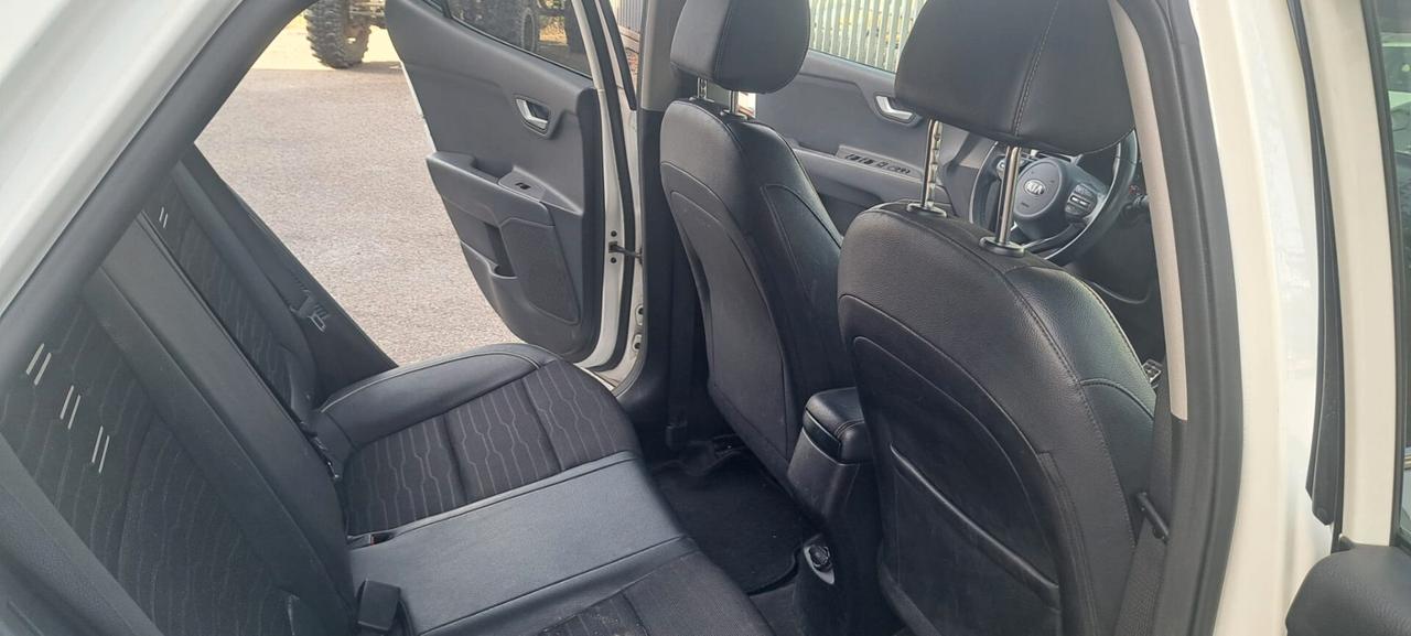 Kia Stonic 1.0 T-GDi 100 CV MHEV iMT GT Line