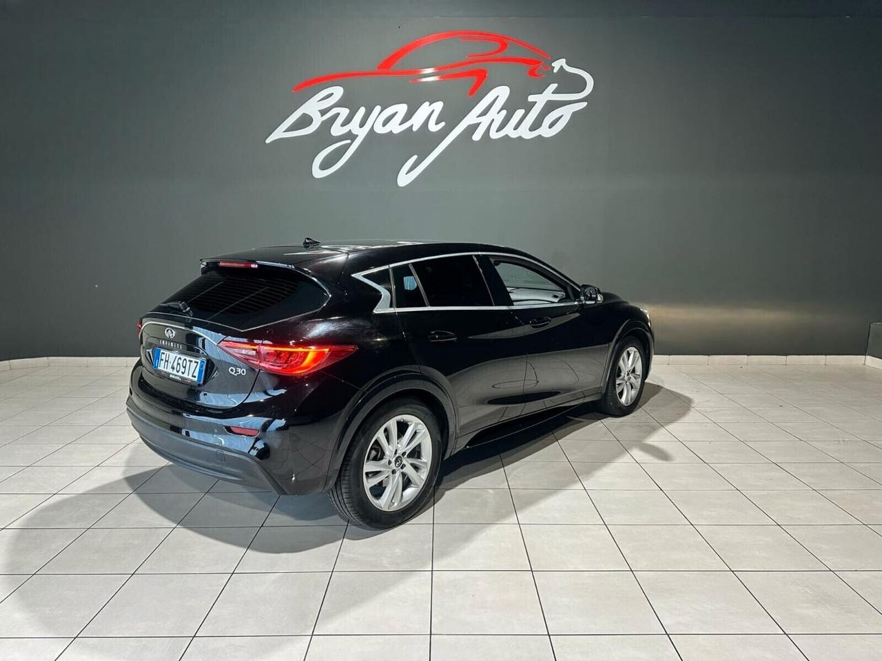 Infiniti Q30 1.5 diesel Premium Tech GALLERY WHITE