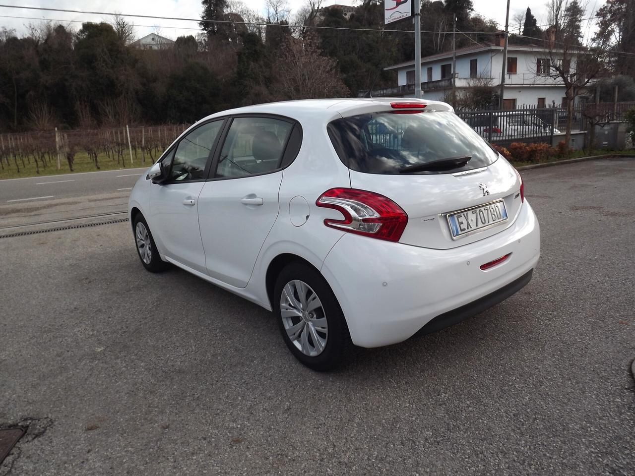 PEUGEOT 208 NEO PATENTATI