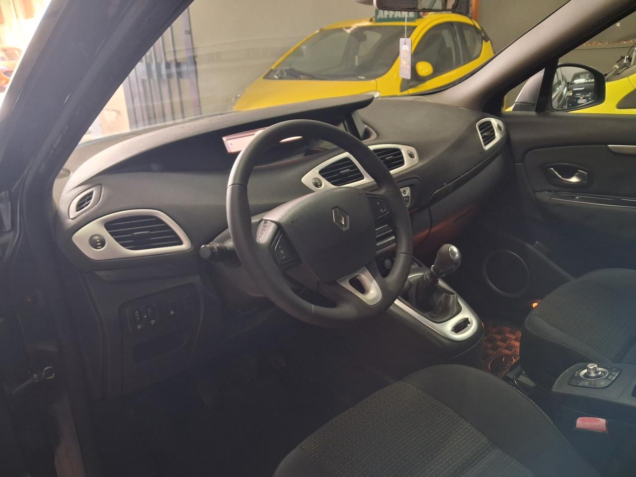 Renault Scenic X-Mod 1.5 dCi unico prop 2011