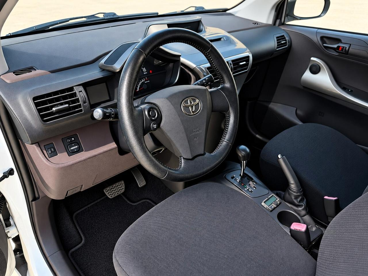 TOYOTA IQ 1.0 VVT-i CVT Multidrive