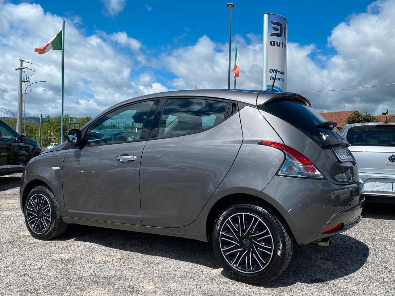 Lancia Ypsilon 1.0 FireFly 5 porte S&S Hybrid Gold