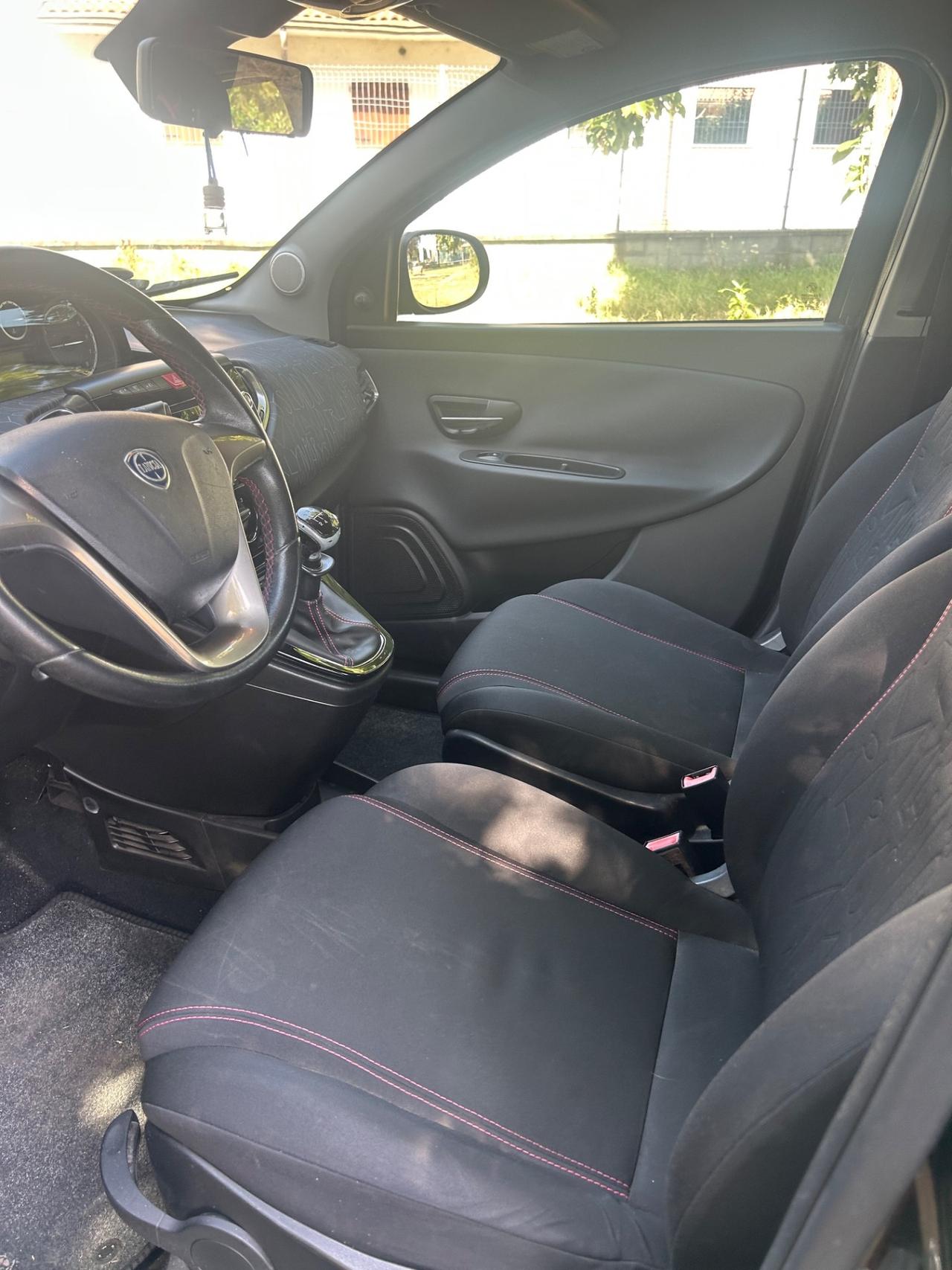 Lancia Ypsilon 1.2 69 CV 5 porte S&S Gold