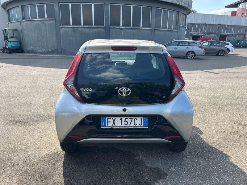 Toyota Aygo 1.0 VVT-i 72 CV 5 porte x-play MMT IVA ESPOSTA COMPRESA INCIDENTATA