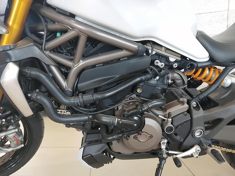 Ducati Monster 1200 S
