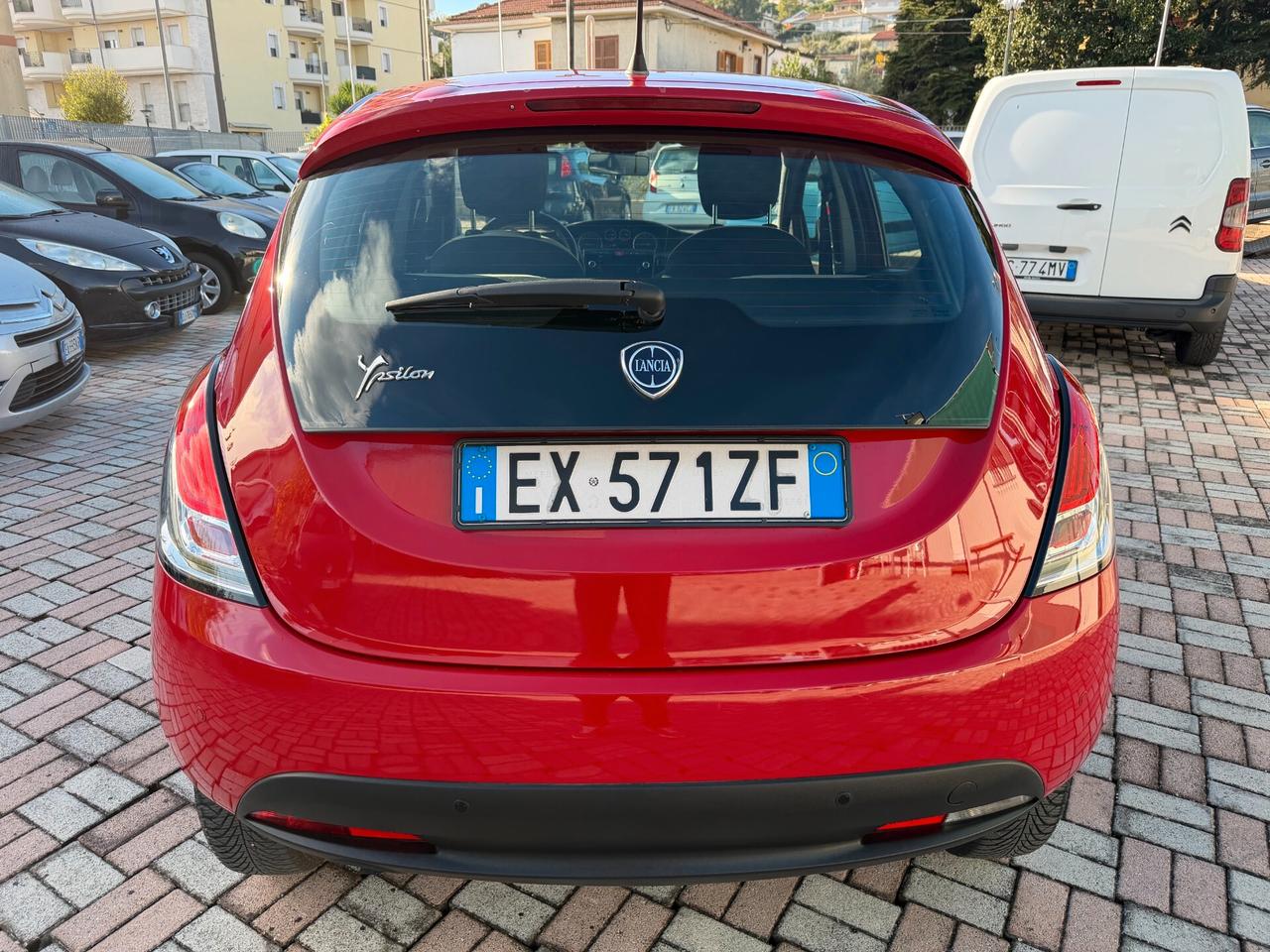 Lancia Ypsilon 0.9 TwinAir 85 CV 5 porte Metano Ecochic Elle