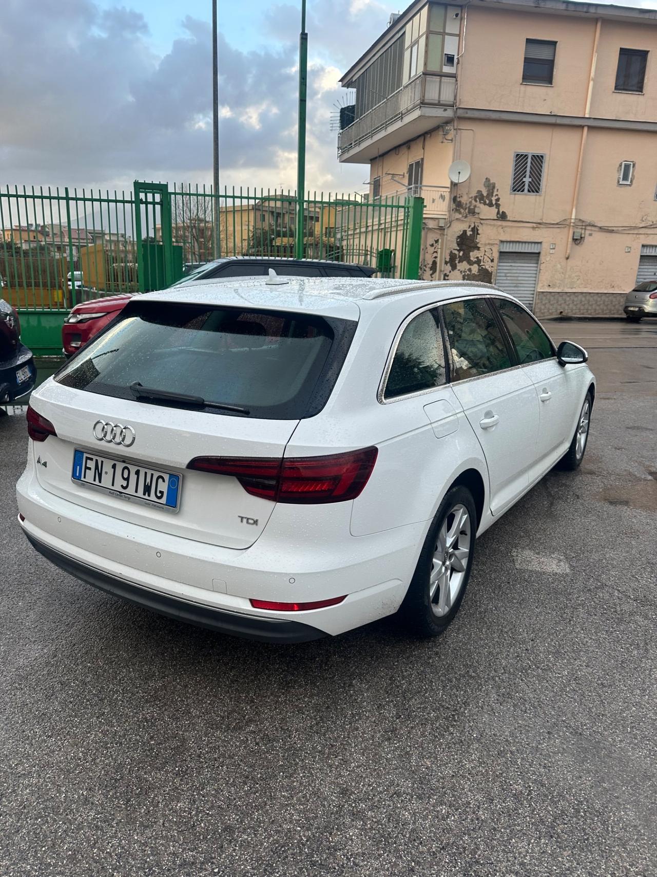 Audi A4 2.0 TDI 122 CV S tronic line edition