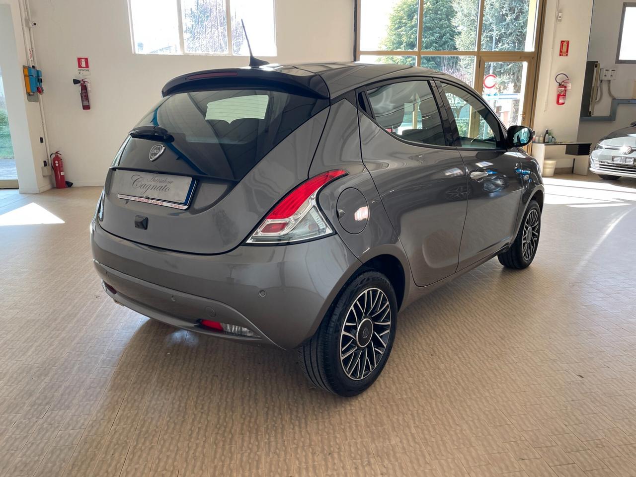 Lancia Ypsilon 1.0 FireFly 5 porte Hybrid Platino