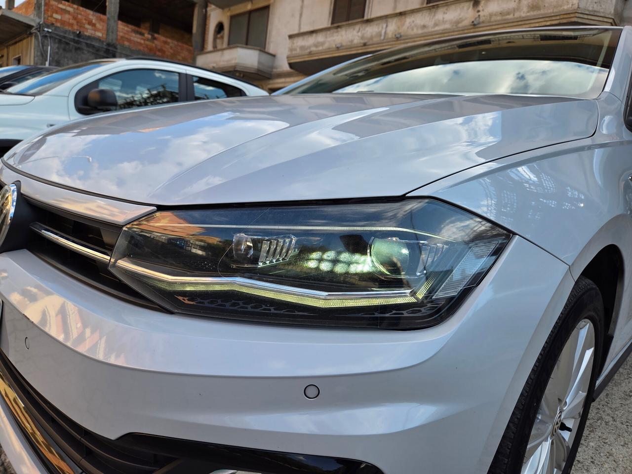 Polo 1.6 TDI 95 CV DSG 5p. R-LINE