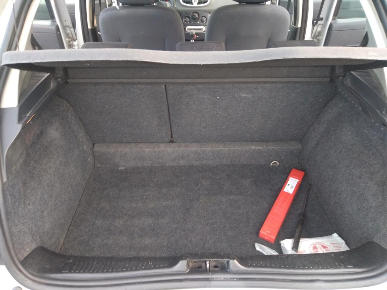 Renault Clio 1.2 16V 75cv 5 porte Luxe x neopatentati