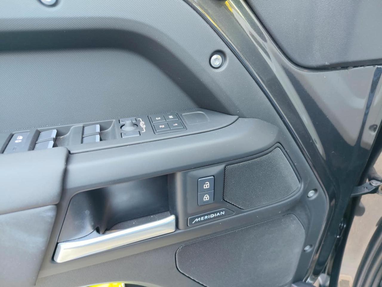 Land Rover Defender 110 3.0D I6 200 CV AWD Auto X-Dynamic SE