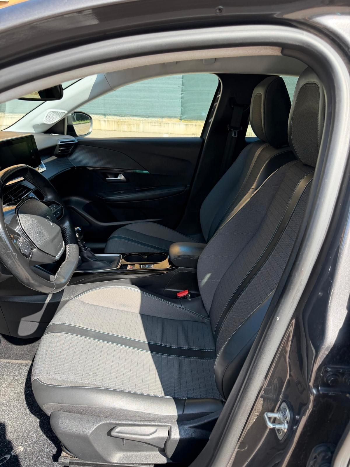 Peugeot 208 1.2 - NAV. - NEOPATENTATI - 12 MESI DI GARANZIA -