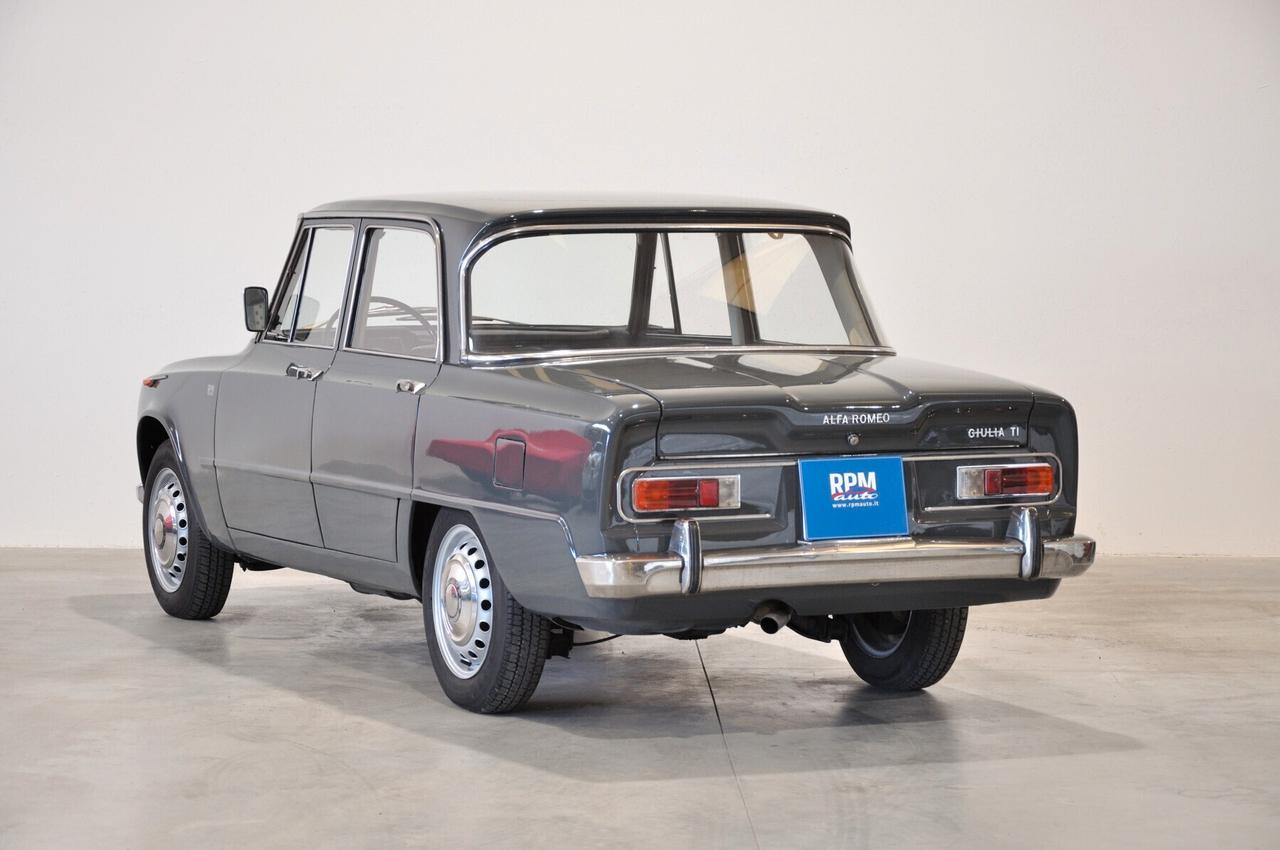 Alfa Romeo Giulia TI 1600 Prima Serie targhe nere