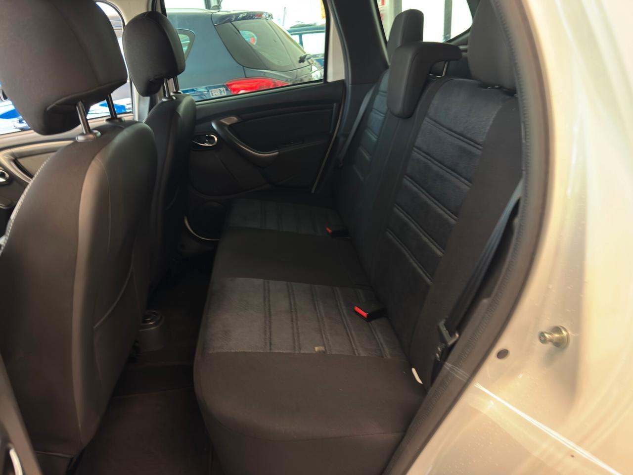 DACIA DUSTER 1.5cc 110CV 4x2 GANCIO TRAINO