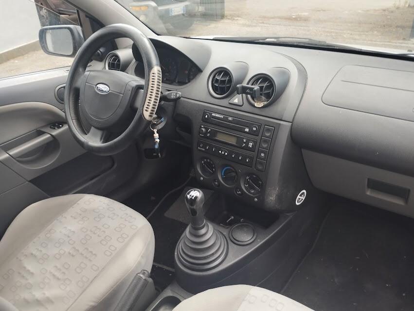 Ford Fiesta 1.2 16V 3p. Ambiente