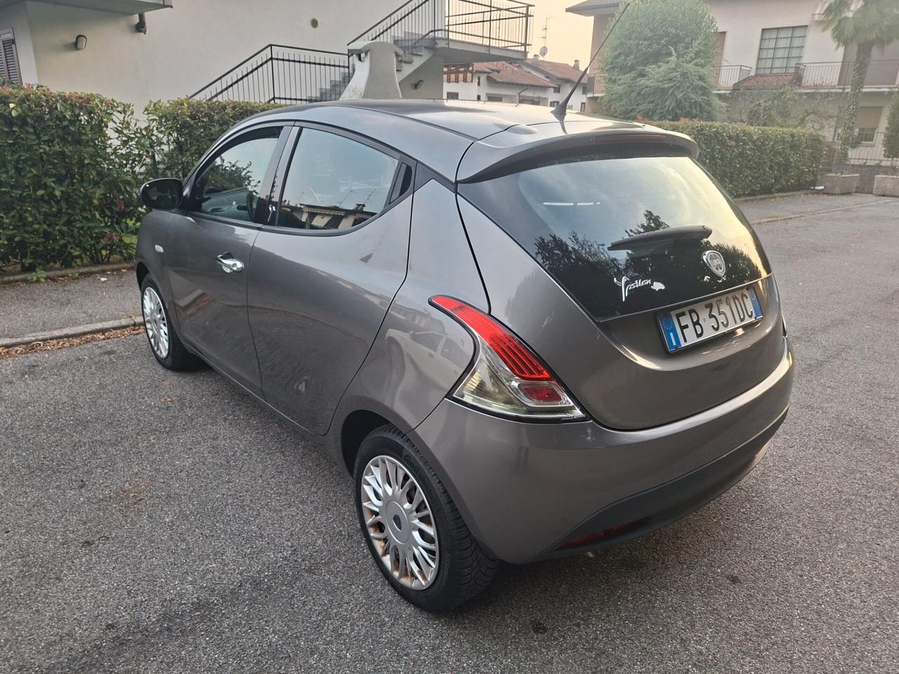 Lancia Ypsilon 0.9 TwinAir 85 CV 5 porte S&S DFN Platinum