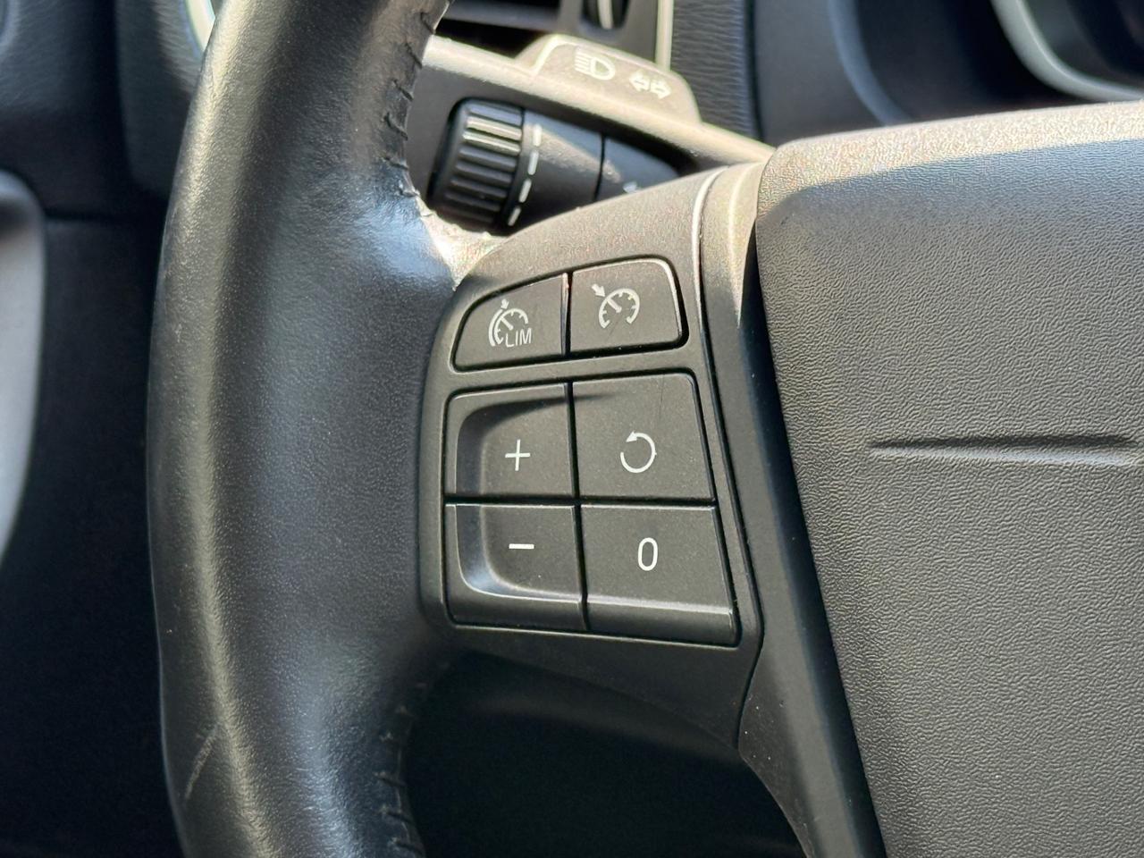 Volvo V40 - 2.0d|CERCHI IN LEGA| NAVI