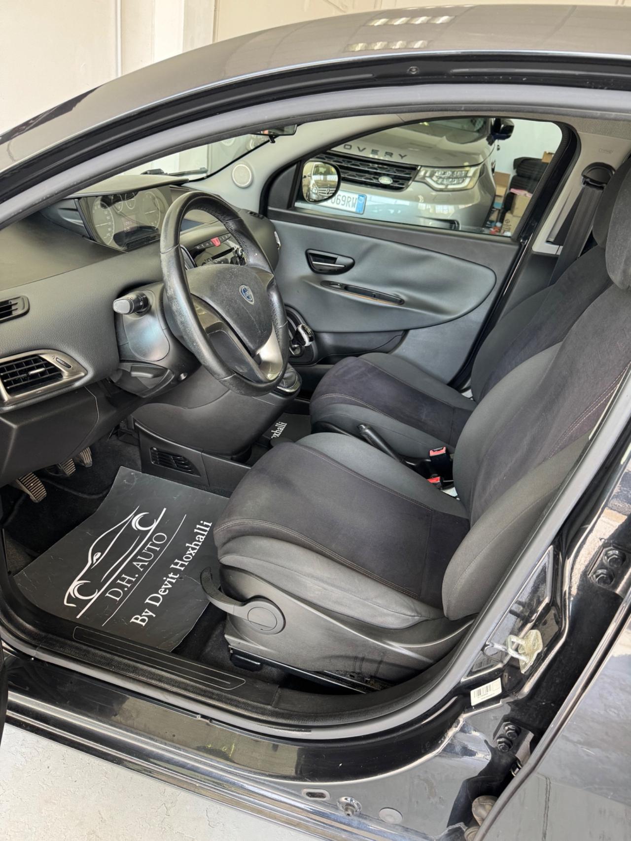 Lancia Ypsilon 1.2 69 CV 5 porte Platinum