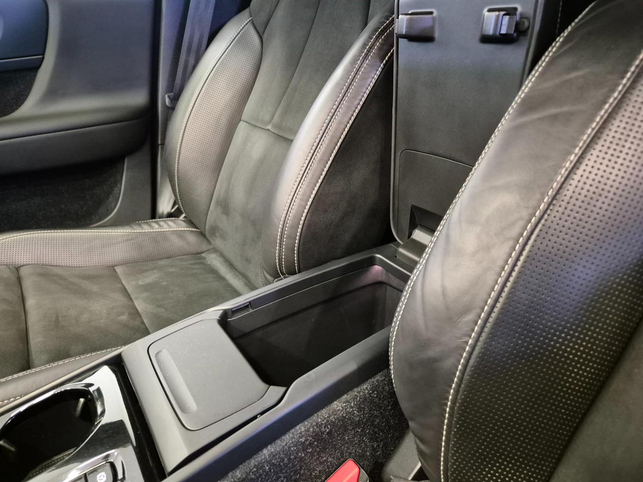 Volvo XC40 2.0 d3 R-design geartronic - UNIPROPRIETARIO - ACC/Lim - Cam