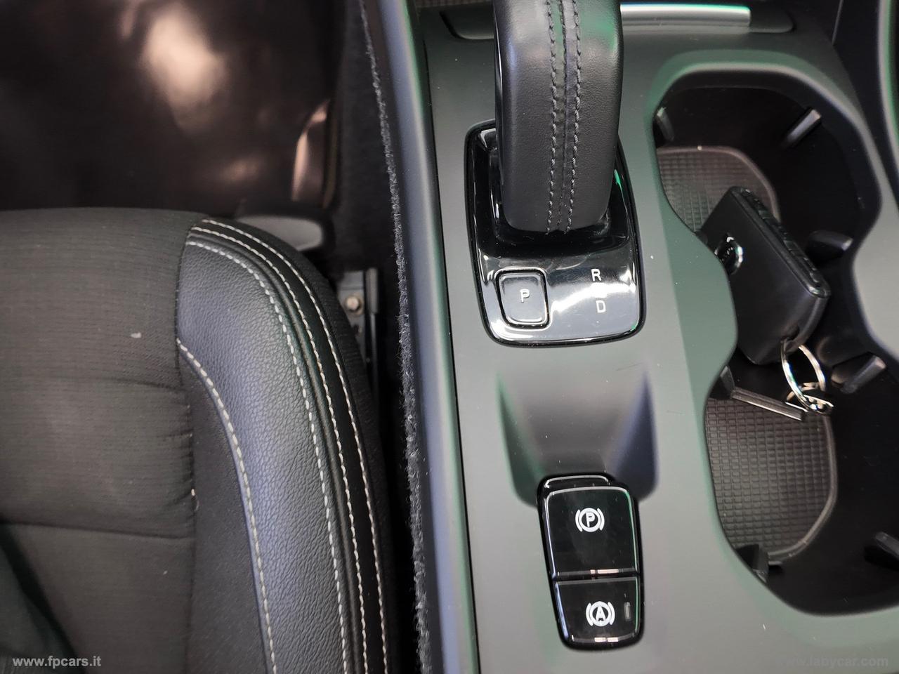 VOLVO XC40 D3 Geartronic R-design TETTO APRIBILE