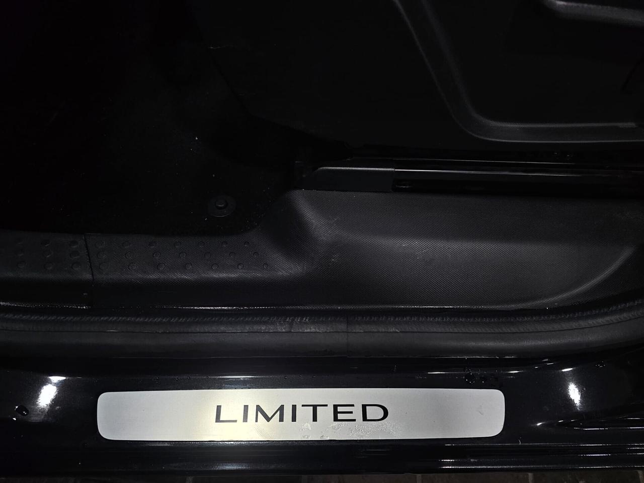 NUOVA RENAULT TWINGO INTENS TCe 0.9 BENZ 90CV TOTAL BLACK EDITION