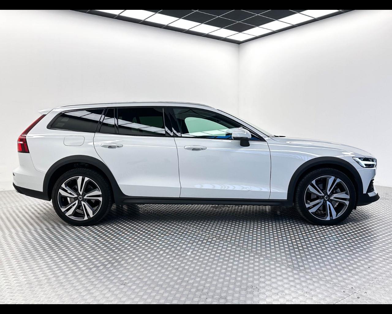 VOLVO V60 Cross Country B4 (d) AWD automatico