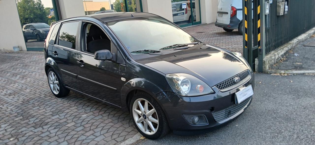 Pochi km diesel neopatentati Ford fiesta