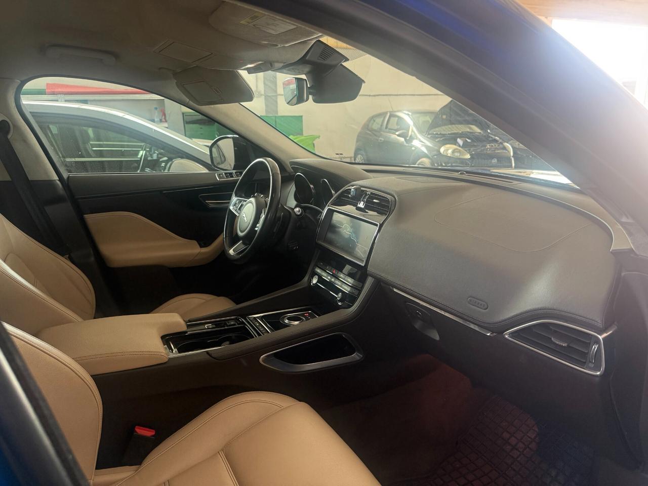 Jaguar F-Pace 2.0 D 180 CV AWD aut. Prestige