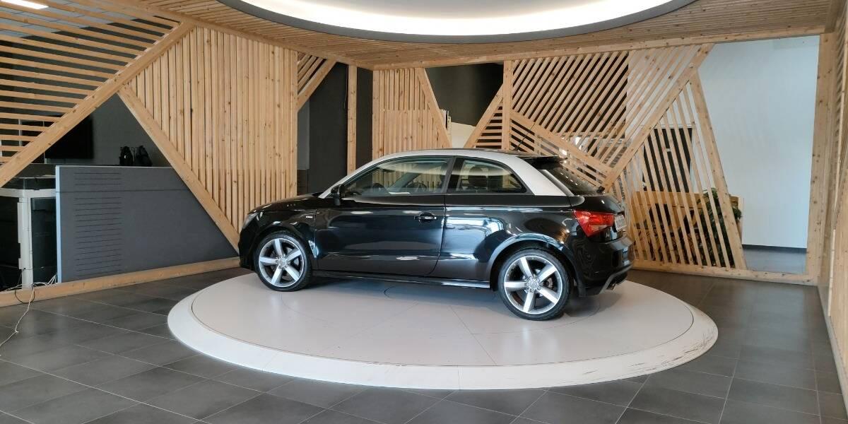 Audi A1 1.6 tdi Attraction 105cv