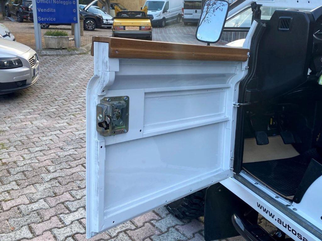 LAND ROVER Defender 90 2.2 TD4 Station Wagon