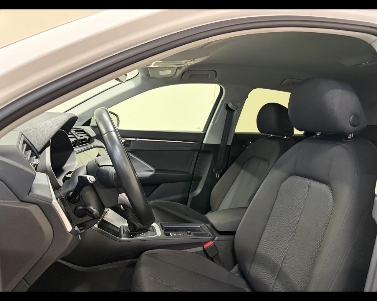 AUDI Q3 35 TDI S-TRONIC BUSINESS